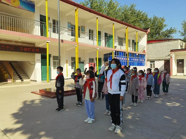 喜迎二十大 争做好队员——保合寨小学开展“建队日”活动（二）