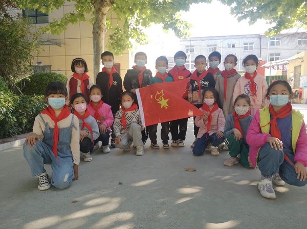 喜迎二十大 争做好队员——保合寨小学开展“建队日”活动（二）