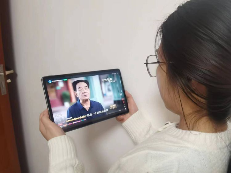 文明守法 平安回家<br>——保合寨小学组织观看2022《平安行》特别节目