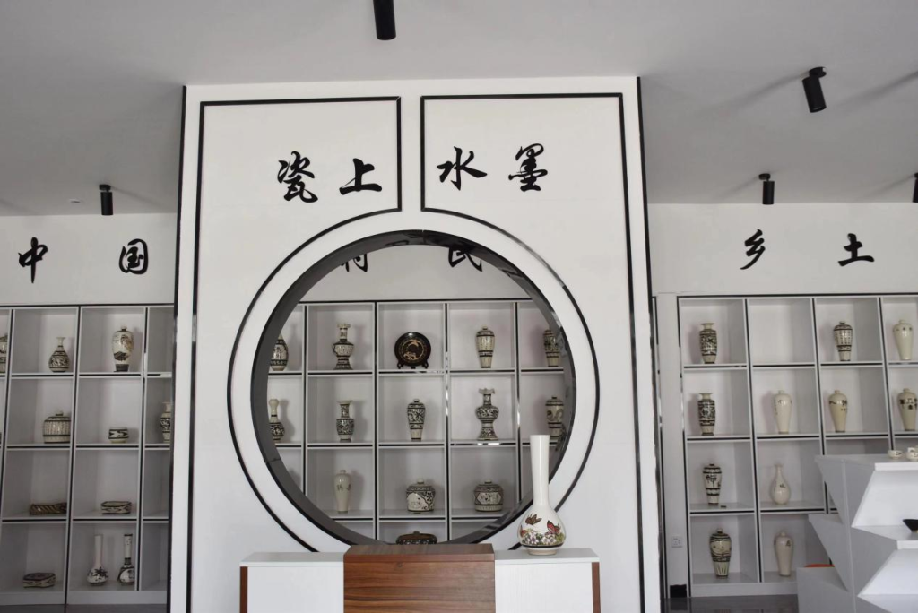 吴道子艺术研究会走进扒村瓷上水墨交流活动￼