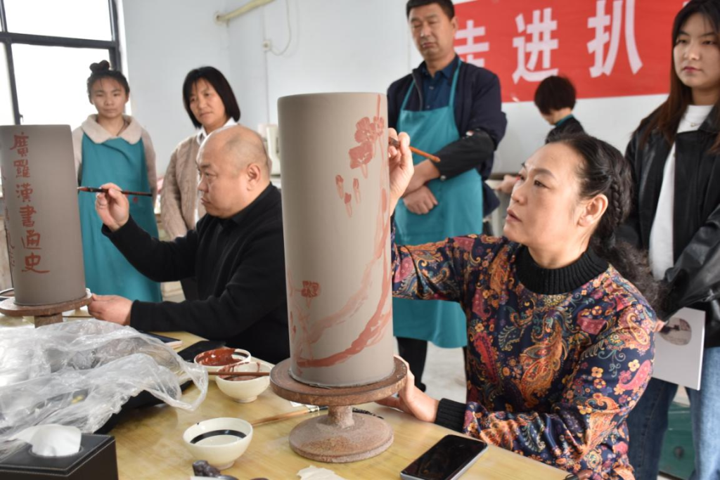 吴道子艺术研究会走进扒村瓷上水墨交流活动￼