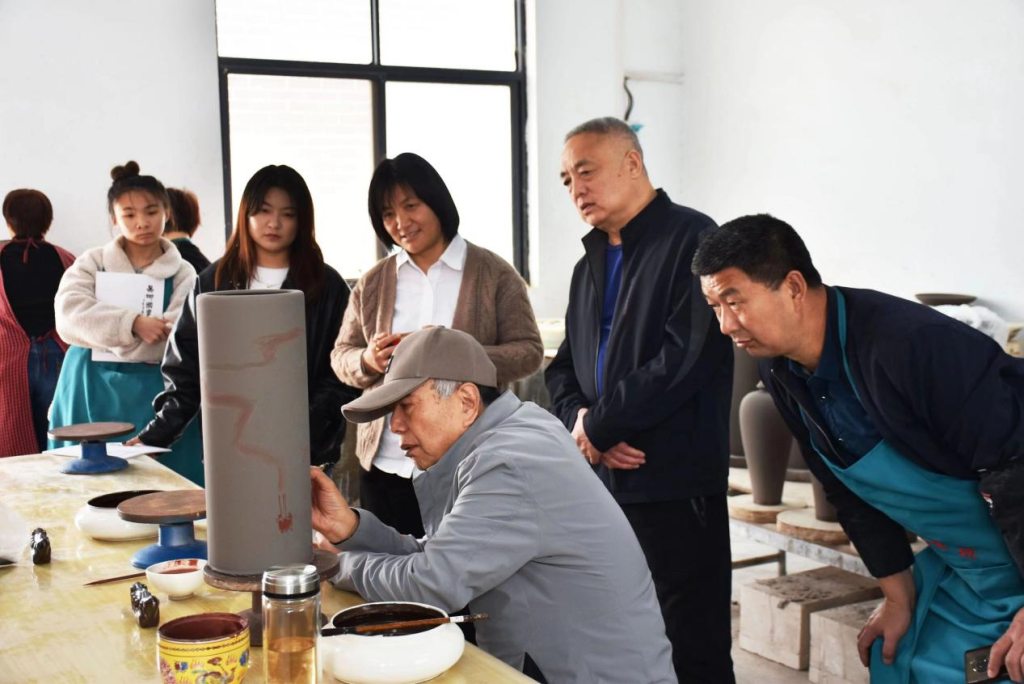吴道子艺术研究会走进扒村瓷上水墨交流活动￼