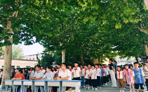 军训汇演展风采，英姿飒爽致青春