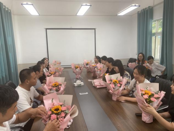 躬耕教坛  强国有我