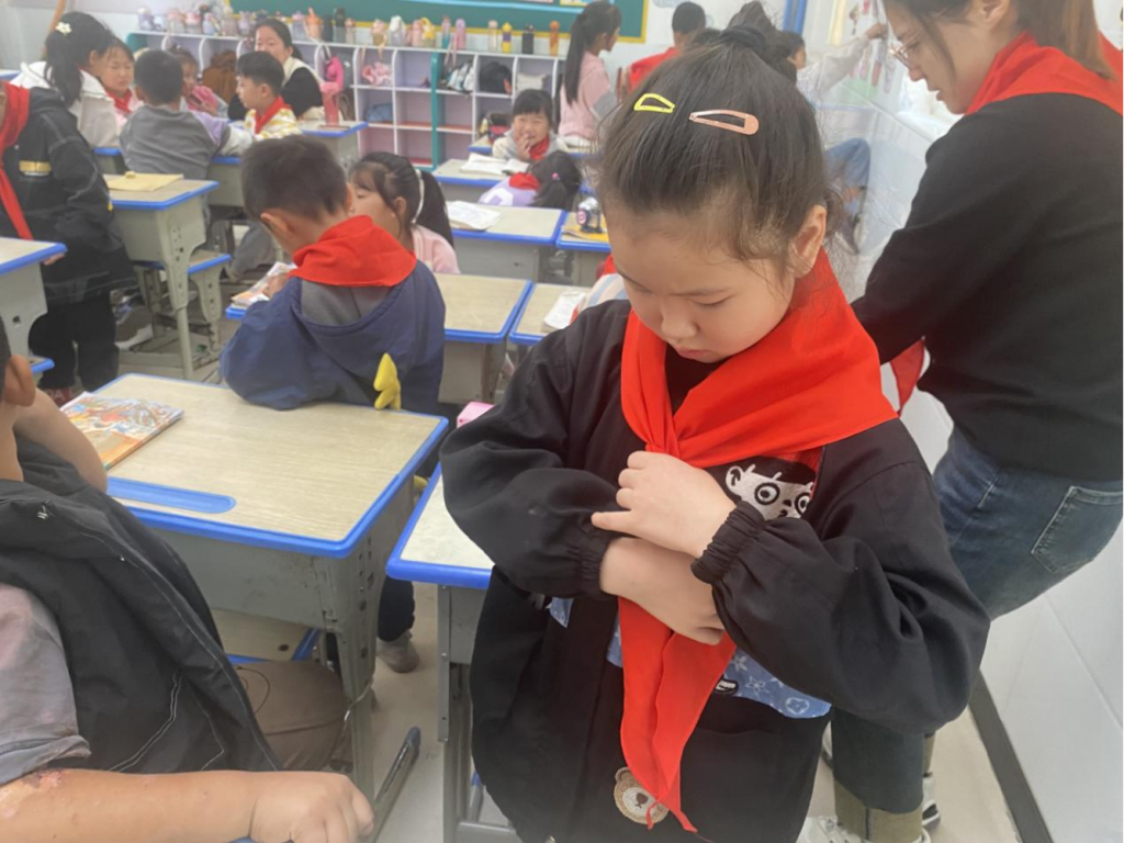 “红领巾心向党——争做好队员”保合寨小学主题建队日活动