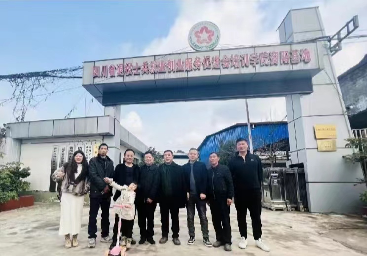 烛光成炬 温暖而行 见证慈善的力量
