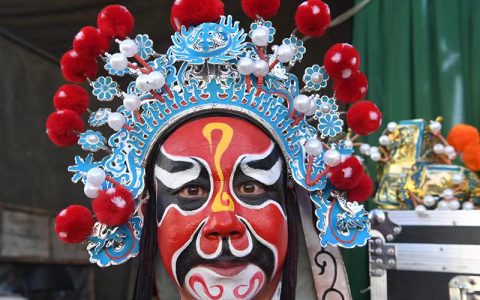 大年初二，偃师区山化镇忠义村为村民新春唱大戏