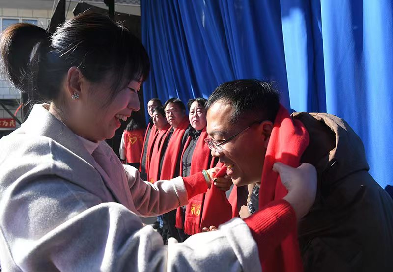 大年初二，偃师区山化镇忠义村为村民新春唱大戏