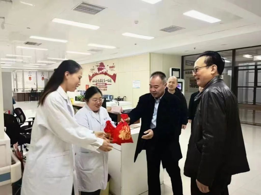 大年初一，洛阳正骨领导慰问坚守一线职工