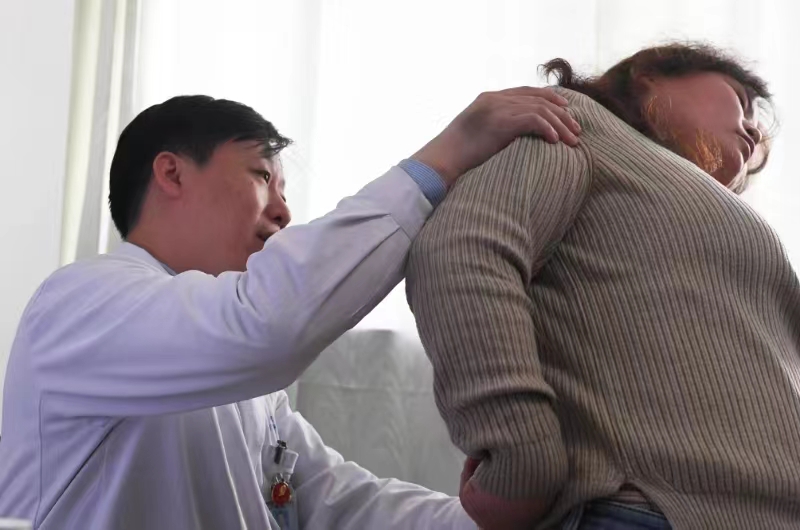 早八点至下午二时十分,河南省洛阳正骨医院郭云鹏医师的半天班