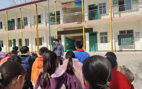 健步踏青展风采  扬帆起航向未来