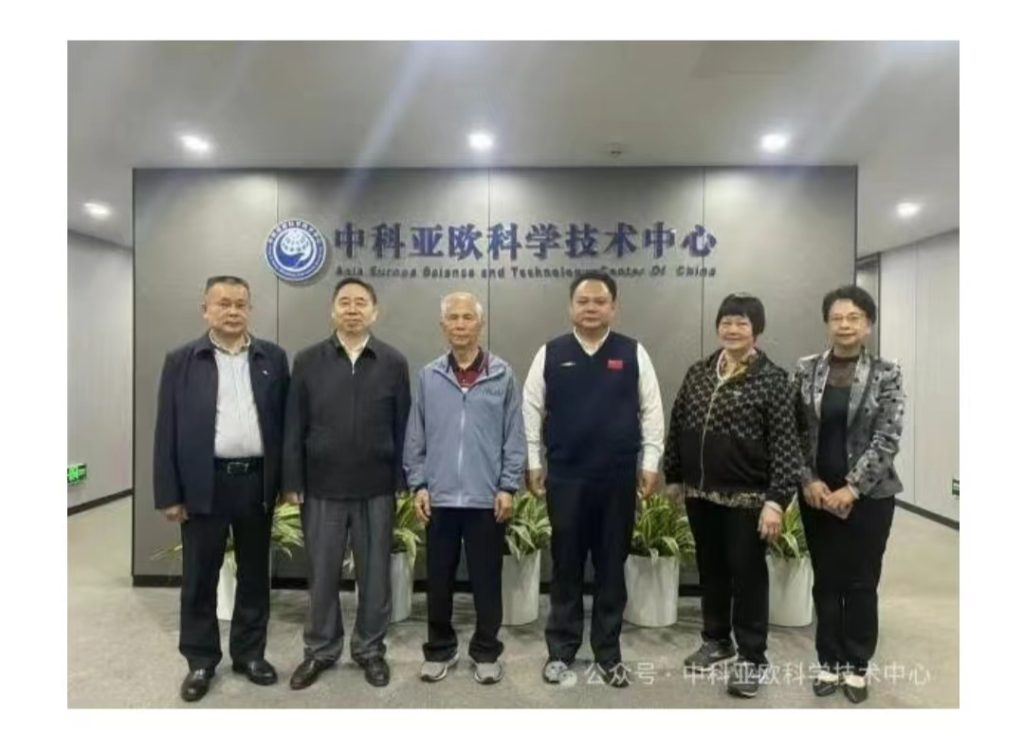 赵章会见委籍华人吴辉华夫妇