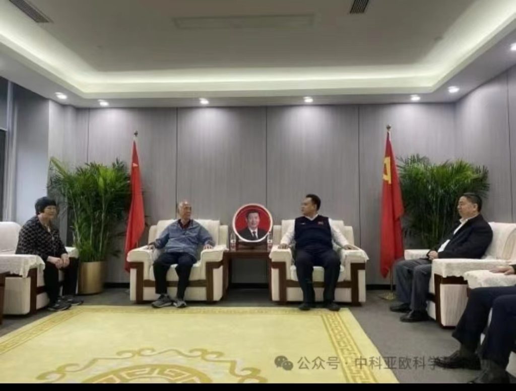 赵章会见委籍华人吴辉华夫妇