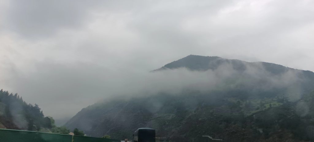 越秦岭有感