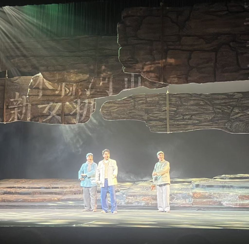 大型现代豫剧《红旗渠》在郑首演主角吴祖太亮相大舞台