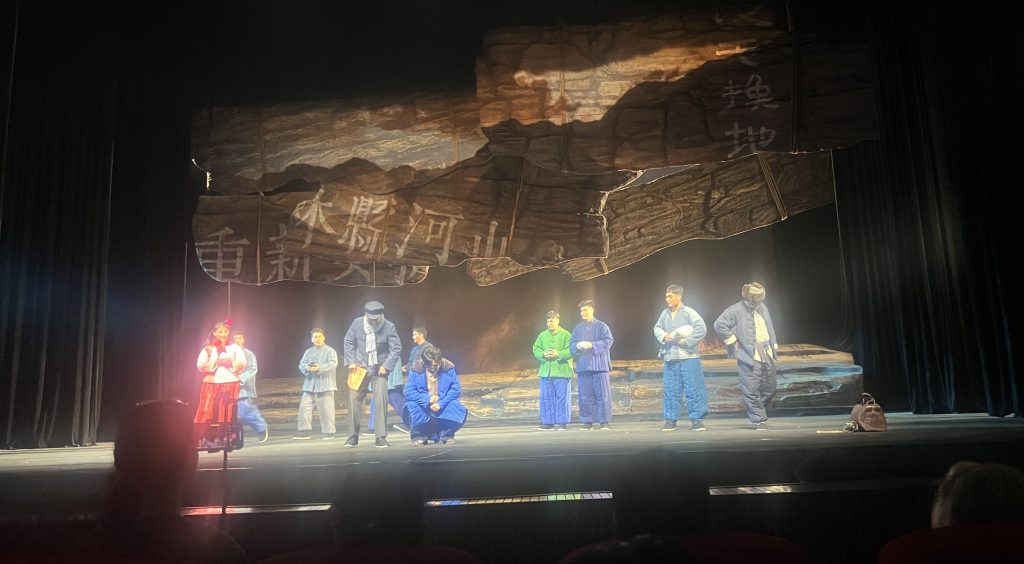 大型现代豫剧《红旗渠》在郑首演主角吴祖太亮相大舞台