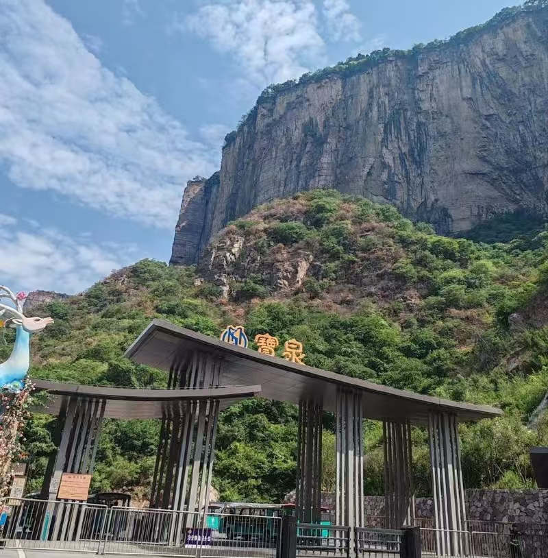 宝泉，长川碧水夺天地