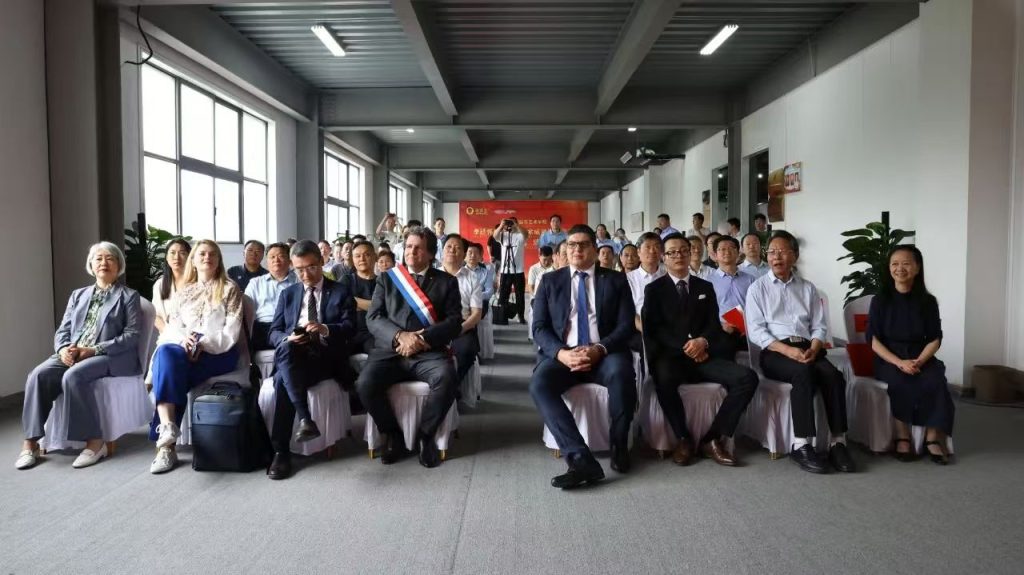 荣耀时刻！李廷怀大师获法国巴黎高等艺术学院终身艺术成就勋章