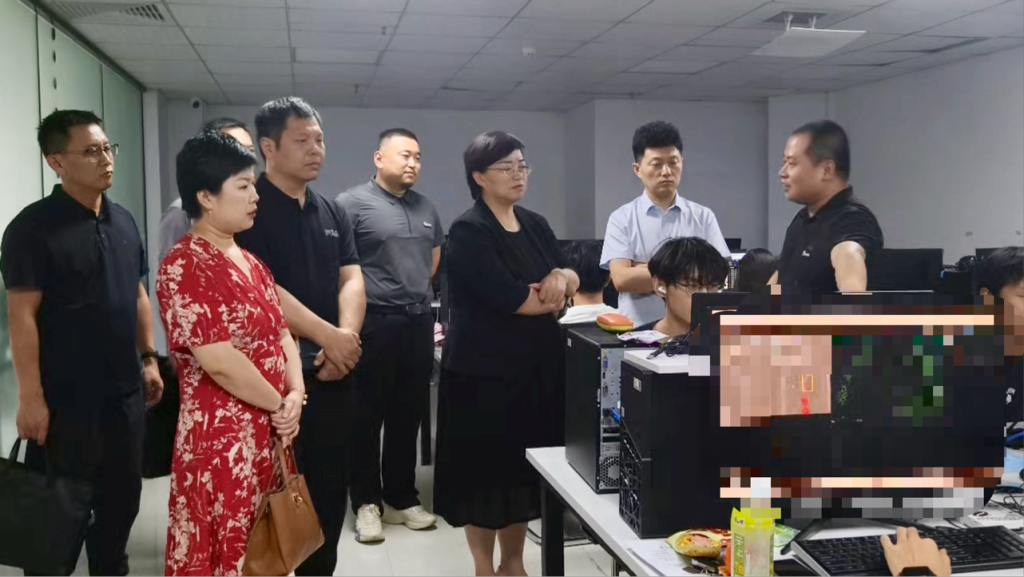 焦作市解放区领导一行莅临河南省标新立义科技有限公司参观交流，共话数字经济新未来