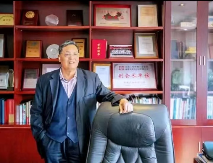 仁山蕴厚德 匠心筑宏图