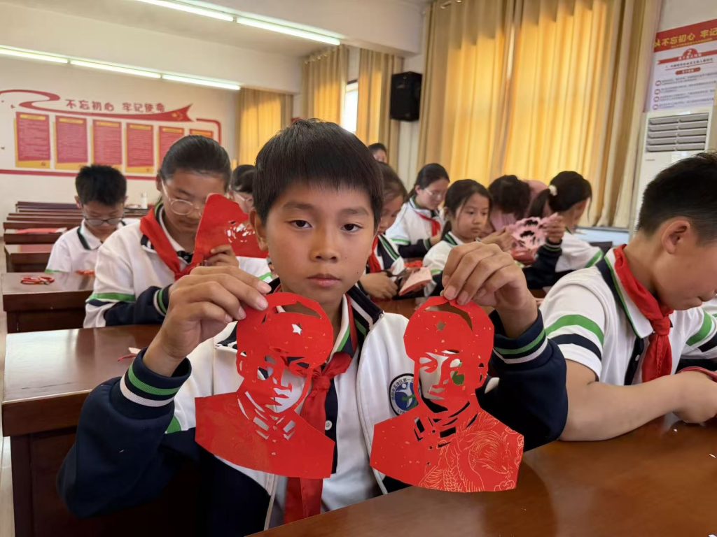 洛阳市孟津区第一实验小学开展非遗剪纸进校园专项传承活动