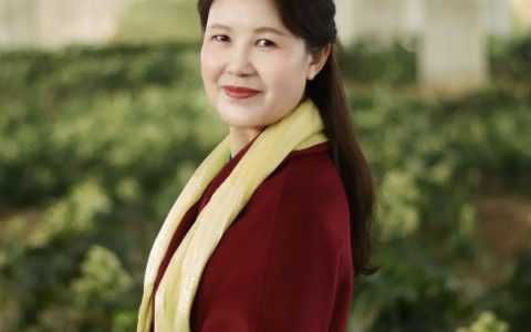乾坤半空觉，云是一方豪——鲍莹珂诗词选诗词三十首